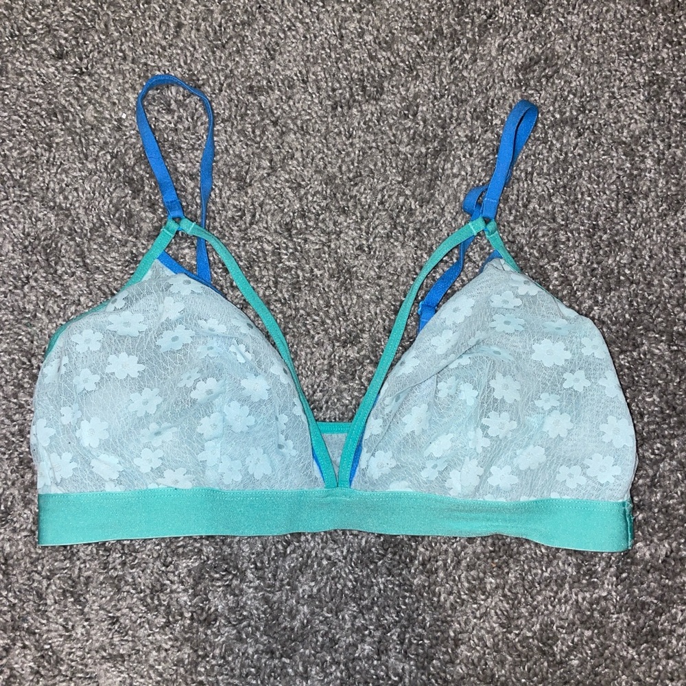 Women’s Colsie Medium lace bra, used but in good condition